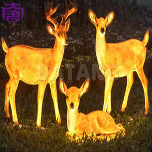 Sculpture de renne personnalisée en fibre de verre avec LED pour événements de marque, parcs à thème et installations festives - Product Image 3