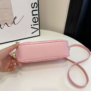 กระเป๋าถือสะพายข้างพิมพ์ลายหรูหราสำหรับสุภาพสตรี พร้อมซิปปิด ดีไซน์พกพาสะดวก ซับในโพลีเอสเตอร์-สำหรับการเดินทางไปชายหาด - Product Image 5