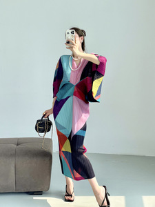 Robe longue plissé<span class=keywords><strong>e</strong></span> élégante décontracté<span class=keywords><strong>e</strong></span> pour femme, imprimé violet haut de gamme, manches à volants, col en V, silhouette crayon, respirante, polyester/coton - Product Image 4