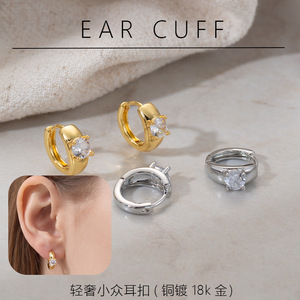 Boucles d'oreilles créoles dorées avec diamants carrés incrustés, design géométrique, bijoux d'anniversaire, boucles d'oreilles tendance pour femme - Product Image 5