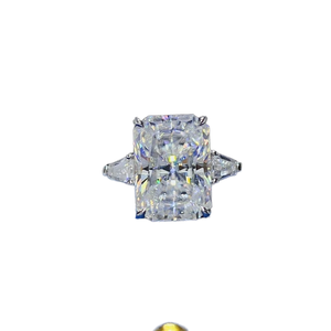 Anillo de Tres Piedras de Moissanita Delicado, Chapado en Platino, Plata S925, Joyería Fina, con Engaste Clásico de Puntas, 5g, Tishya Diamond Trendy - Product Image 1