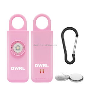 Alarme <span class=keywords><strong>de</strong></span> sécurité personnelle 130 dB avec lumière SOS clignotante - Activation par tirette, 2 piles CR2032, autonomie <span class=keywords><strong>de</strong></span> 1 an, porte-clés <span class=keywords><strong>de</strong></span> sécurité - Product Image 3