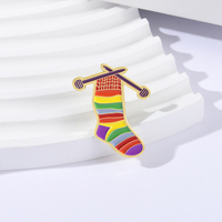 Arc-en-ciel chaussettes tricot Badge émail broches mode créative aiguilles à tricoter fil Art broches revers Badge bijoux cadeau pour les amis