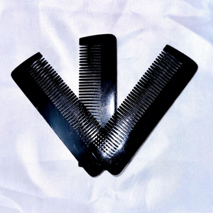 Cadeau de Noël, peigne en corne naturelle artisanal pour coiffer les cheveux, fabriqué à partir de corne de buffle véritable, peigne en corne d'ox fabriqué en Inde - Product Image 1