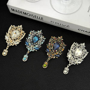 Broche de luxe en alliage plaqué or, style européen, avec cristaux en forme de goutte d'eau et strass, pour cadeau de mariage, unisexe - Product Image 4