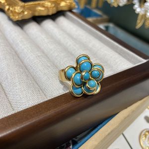 Nuevos pendientes de tuerca de perlas de declaración coreana de gama alta, Nueva joyería de latón dorado con clase, patrón de flores, conjuntos de joyas de circón de piedras preciosas - Product Image 5