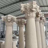 Pilier romain en marbre naturel sur mesure, disponible en différentes hauteurs et tailles, pour l'entrée de villa, la véranda et la décoration intérieure des halls.