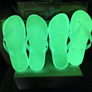 รองเท้าแตะชายหาดสำหรับผู้ชายและผู้หญิงเรืองแสงใหม่ในที่มืดสำหรับปาร์ตี้ชายหาดและตั้งแคมป์ฤดูร้อน - Product Image 1