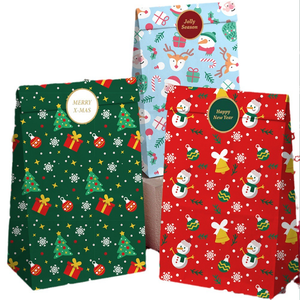 Sacchetti Regalo in Carta Kraft Natalizi con Stampa Invernale di Alberi, Neve, Cervi e Pigne, Borse con Cordoncino per Confezioni Regalo Festive - Product Image 1