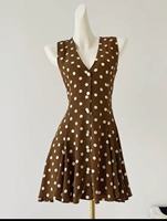 Robe Courte Été 2026 Style Français Femme à Pois Sans Manches Col V Boutonnée Coupe Évasée