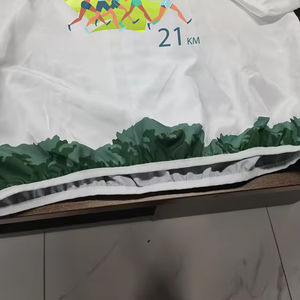 Chaqueta Deportiva Impermeable Personalizada con Diseño Libre para Eventos al Aire Libre, Maratón, Running, con Cierre Frontal 1/4 y Manga Larga - Product Image 5