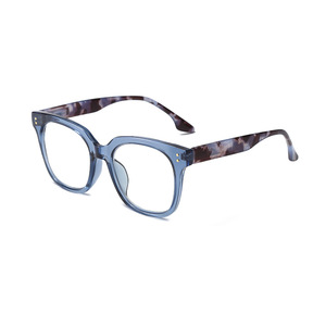 Gafas de lectura para hombre con clip magnético y diseño para colgar del cuello - Product Image 6
