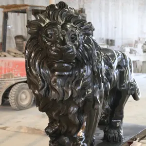 Décoration extérieure sculptée à la main en pierre statue de lion en pierre noire de granit de marbre statue de lion à vendre