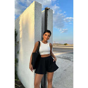 Shorts de sport basiques noirs taille XS en tissu éponge, styles biker et sweat, en matière élasthanne extensible - Product Image 3