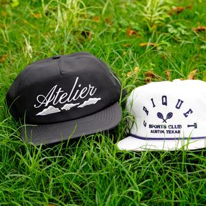 Gorras de Béisbol Personalizadas de Nailon, Estilo Snapback, Sin Estructura, 5 Paneles, Color Azul Marino, Logotipo Bordado con Cuerda - Product Image 1