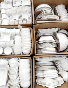 Liquidation d'usine : Service de table en céramique blanche pure avec dentelle gaufrée, comprenant <span class=keywords><strong>assiettes</strong></span>, bols et tasses, vente mixte par carton. - Product Image 6