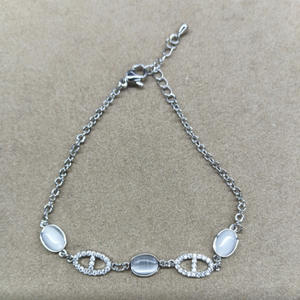 Pulsera de Aleación de Cobre con Piedra Ojo de Gato Ovalada con Incrustaciones de Diamantes, Joyería Elegante y Versátil para Mujer, Regalo de Aniversario - Product Image 1
