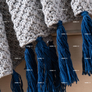 Plaid tricoté personnalisé en polyester acrylique, vente en gros d'usine, plaid épais à tricot uni avec pompons pour canapé - Product Image 6