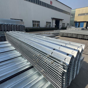 Sistema di Barriere Stradali a Tre Travi Durevole ed Economico - Product Image 5