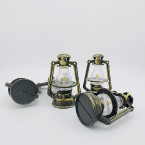 Lampe à pétrole miniature vintage en bronze vieilli, modèle rétro, avec cadre portable, pour maison de poupée, micro-paysage, ornement DIY, idéal pour les fêtes - Product Image 4