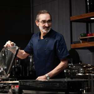 Touchhealthy Supply Precio a granel Buen diseño Pedido OEM Uniforme de chef personalizado - Product Image 1