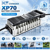 Chargeur LiFePO4 étanche personnalisé XP70 pour drone, tondeuse à gazon, nettoyeur de sol, moto électrique 90-264VAC avec refroidissement par ventilateur