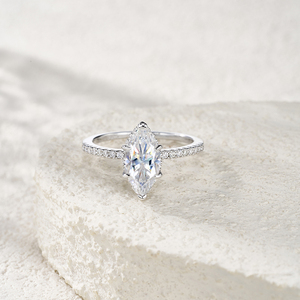 Anello con Moissanite Taglio Marquise 2CT in Argento Sterling 925 Fascia con Doppia Pietra Pavé Elegante Anello di Fidanzamento Impilabile - Product Image 3