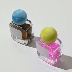 Flacons de parfum en verre personnalisés de 50 ml, design créatif de forme arrondie unique, transparents, avec bouchon en résine, pulvérisateur et impression sérigraphique - Product Image 6