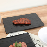 Plateau de service rectangulaire plat moderne et minimaliste en mélamine noire de qualité alimentaire pour steak, sushi et sashimi