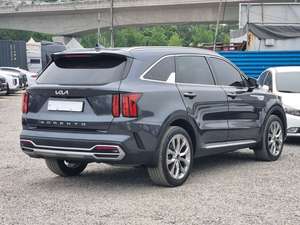 สีเทา ใช้สำหรับรถ SUV โซเรนโต้ ขนาดใหญ่ 5 ประตู เครื่องยนต์ดีเซล เทอร์โบ เกียร์อัตโนมัติ เหมาะสำหรับการเดินทางท่องเที่ยวแบบครอบครัวและการขนส่งทางธุรกิจ - Product Image 2