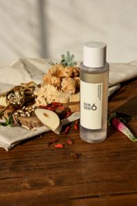 โทนเนอร์ขิงลายดอกไม้เกาหลีพร้อมสารเพิ่มความกระจ่างใสให้ความชุ่มชื้นอย่างล้ำลึกต่อต้านริ้วรอยบำรุงผิวสำหรับผิวบอบบาง - Product Image 2