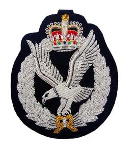 Insignes de la crête de la couronne tactiques personnalisés, insignes brodés en fil d'or, décoration de dentelle à coudre magnétique sur tissu - Product Image 1