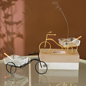 Cendrier en verre en forme de tricycle, en fer forgé, décoration créative de bureau pour salon et chambre à coucher, couleur or et noir - Product Image 1