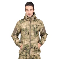 Tela de forro polar compuesto de camuflaje impermeable, material softshell engrosado para chaquetas y abrigos de exterior.