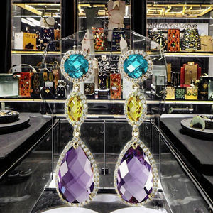 Pendientes Elegantes y Modernos con Baño de Oro y Circonita en Forma de Gota de Agua para Mujer, Regalo de Moda Coreana 2026 - Product Image 6