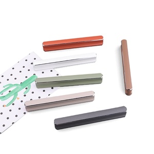 Aleación de aluminio Diseño minimalista Cocina Dormitorio Armario Tocador Gabinete Manija de cajón en forma de T plateada con borde de gancho - Product Image 2