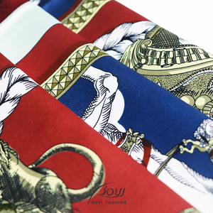 शानदार रेट्रो-शैली छोटे वर्ग पॉलिएस्टर स्कार्फ महिलाओं के लिए क्लासिक नीले लाल रंग का मिलान सफेद घोड़ा प्रिंट - Product Image 4