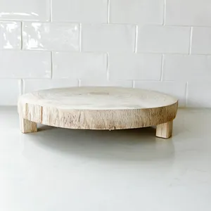 Pedestal con patas de madera blanca desgastada para mostrador de cocina y tocador Bandeja de madera de granja Elevador con patas de madera blanca desgastada