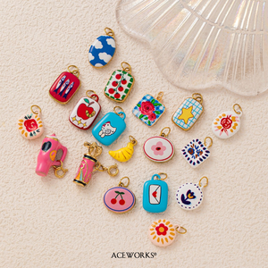 Miniaturas Vintage para el Día a Día |   Colgantes de Esmalte Pintados a Mano con Baño de Oro PVD de 18K |   Impermeable, Hipoalergénico y Resistente al Deslustre - Product Image 5