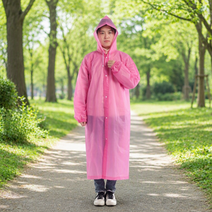 Poncho <span class=keywords><strong>imperméable</strong></span> PEVA <span class=keywords><strong>de</strong></span> haute qualité pour femmes et hommes, à la mode, avec logo personnalisable, à capuche, pour usage extérieur, idéal pour les jours <span class=keywords><strong>de</strong></span> <span class=keywords><strong>pluie</strong></span> - Product Image 1