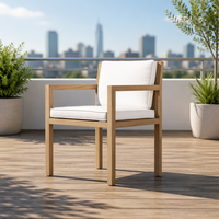 Minimalistischer Teakholz-Sessel mit Offener Quadratischer Armlehne für Außenbereich, Weiße Polsterung, Gerade Beine, für Garten und Hotel