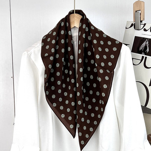 Foulard carré en soie de mûrier 68x68cm pour l'été, châle en soie à petits pois pour femmes, vente en gros - Product Image 1