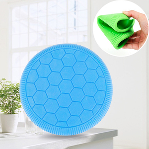 Disque volant interactif en silicone pour chien, durable, pour l'entraînement en extérieur, jouet d'exercice et de jeu actif en caoutchouc résistant - Product Image 4