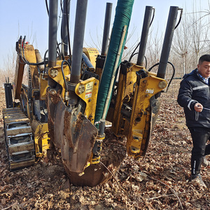 Transplanteur d'arbres sur chenilles RW-80 avec godet à 6 lames et boule de racines pour usage en pépinière - Product Image 1