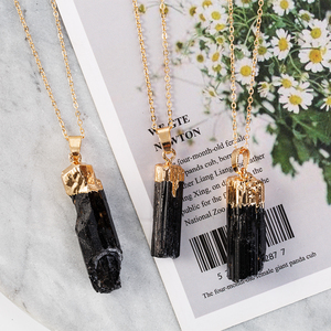 Collana con Ciondolo in Pietra Grezza Placcata Oro Shanmei, Ciondolo in Tormalina Nera per Creazione di Gioielli - Product Image 4