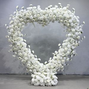 Арка в форме сердца с красными искусственными цветами для свадебного декора - Product Image 5