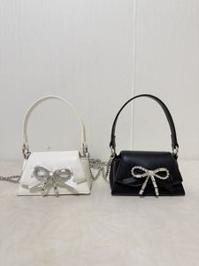 Bolsos Cruzados Mini de PU con Logotipo Personalizado, Decoración de Lazo, Cierre de Solapa, Bolsos de Mano Elegantes para Mujer, Diseño Moderno - Product Image 1