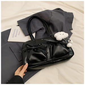 Sac fourre-tout tendance pour femme en cuir PU grande capacité avec fermeture éclair, bandoulière et doublure en polyester imperméable pour les trajets quotidiens et l'université - Product Image 6