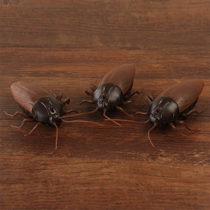 Amason Offre Spéciale jouets de blague Gag cadeau faux cafards réaliste insectes effrayants nouveauté jouet pour <span class=keywords><strong>chat</strong></span> de compagnie RC cafard pour fête - Product Image 6