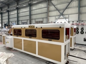 <span class=keywords><strong>PVC</strong></span> <span class=keywords><strong>WPC</strong></span> hàng rào decking sàn đùn Board tấm làm máy bên ngoài trang trí Panel tường trần cửa PE nhựa vít - Product Image 5